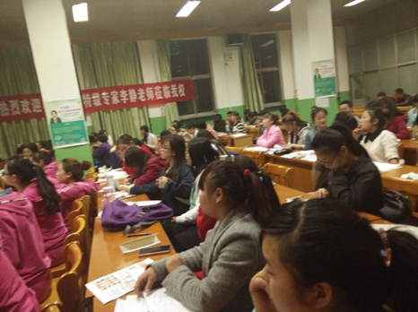 真人试玩
同学认真听讲