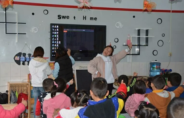 真人试玩
学生组织幼儿集体活动